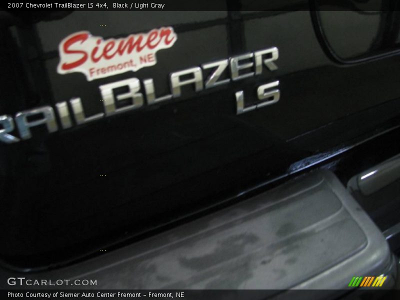 Black / Light Gray 2007 Chevrolet TrailBlazer LS 4x4