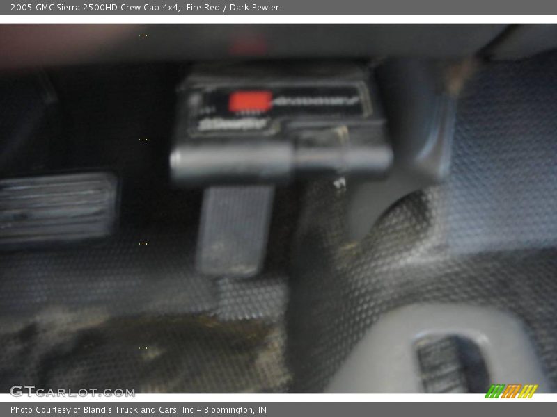 Fire Red / Dark Pewter 2005 GMC Sierra 2500HD Crew Cab 4x4