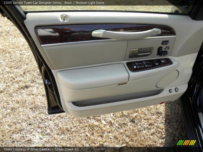 Black / Medium Light Stone 2006 Lincoln Town Car Designer Series