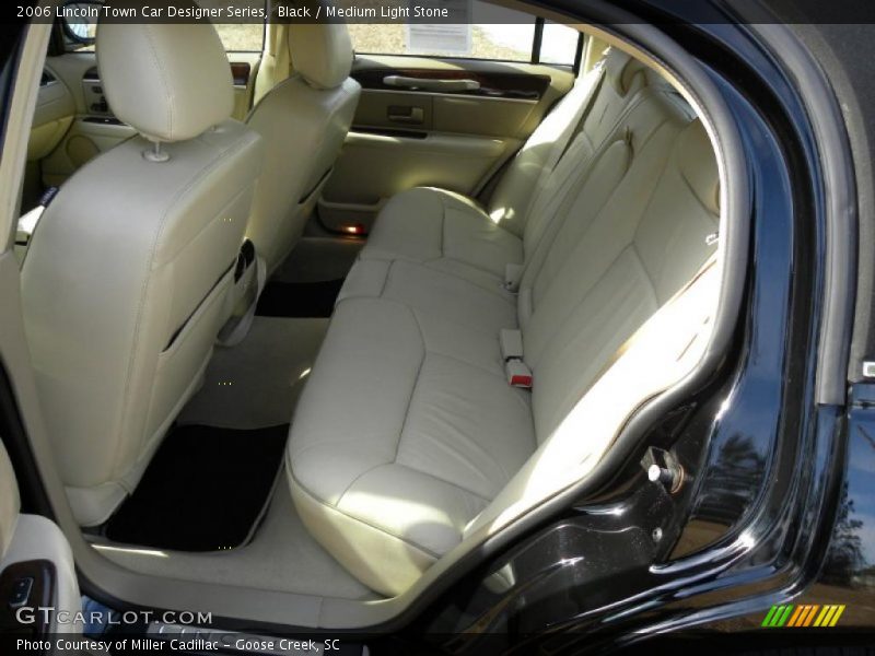 Black / Medium Light Stone 2006 Lincoln Town Car Designer Series
