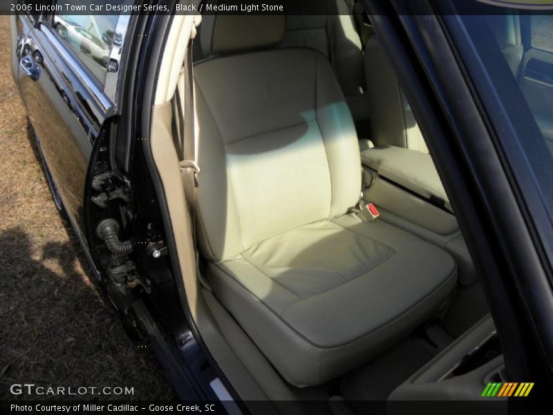 Black / Medium Light Stone 2006 Lincoln Town Car Designer Series
