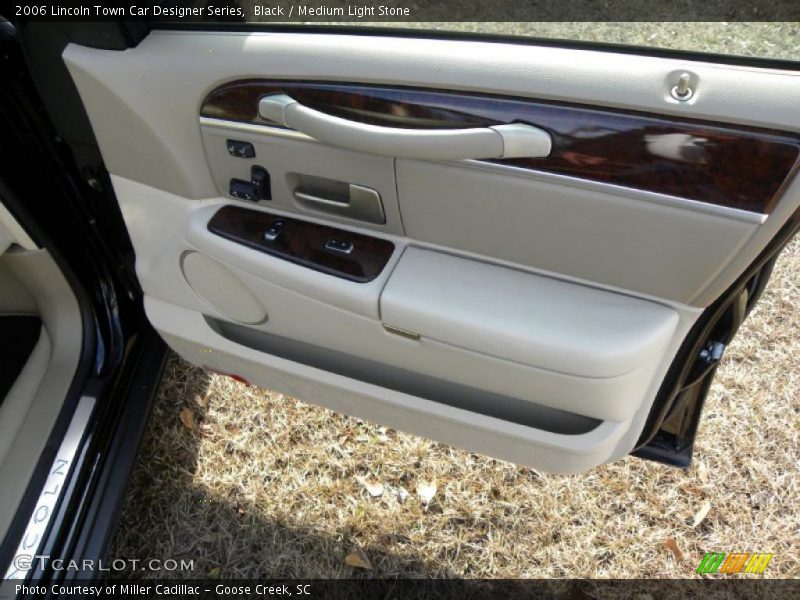 Black / Medium Light Stone 2006 Lincoln Town Car Designer Series