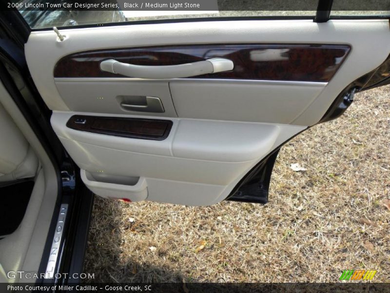Black / Medium Light Stone 2006 Lincoln Town Car Designer Series