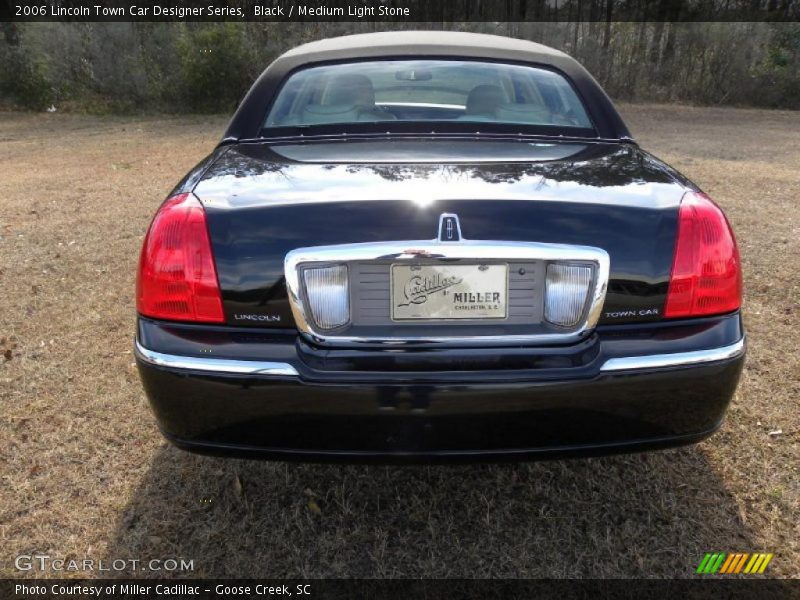 Black / Medium Light Stone 2006 Lincoln Town Car Designer Series