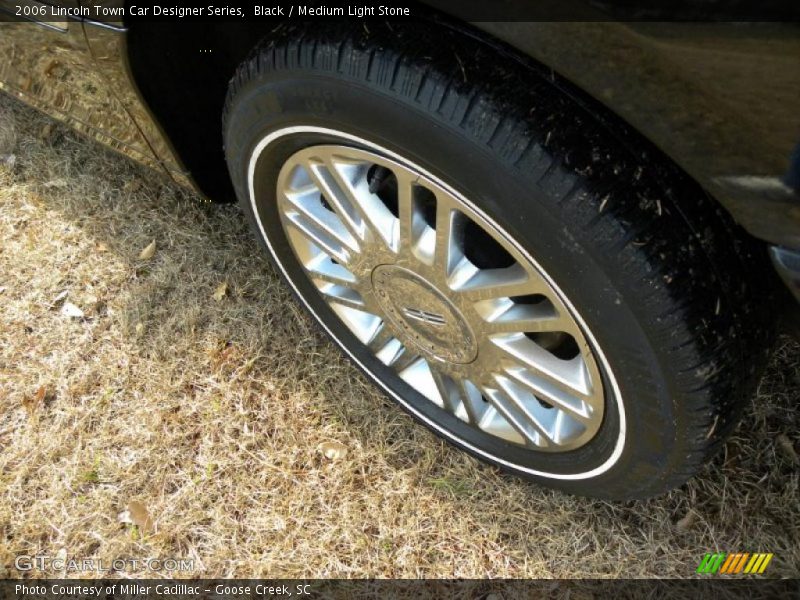 Black / Medium Light Stone 2006 Lincoln Town Car Designer Series