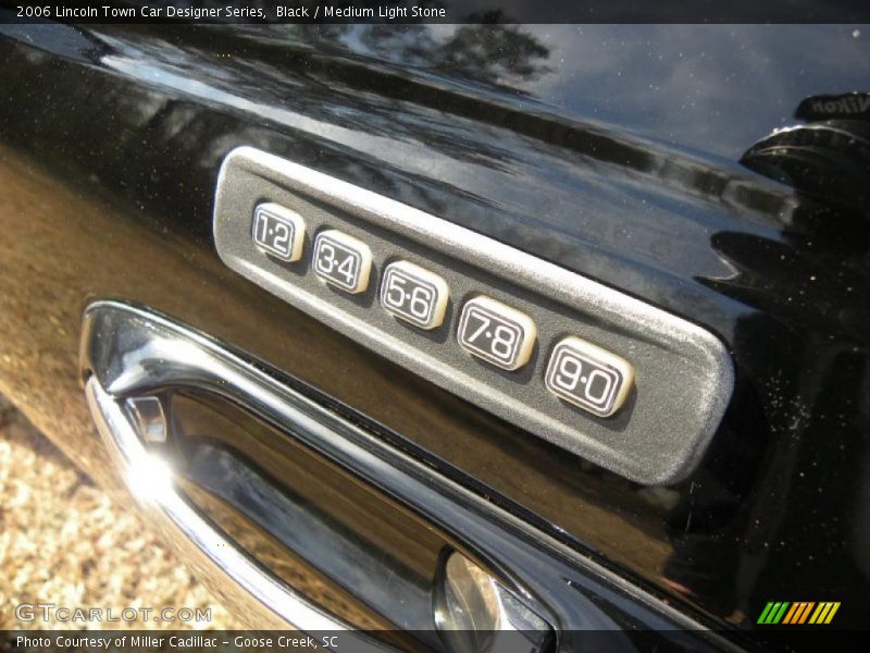 Black / Medium Light Stone 2006 Lincoln Town Car Designer Series