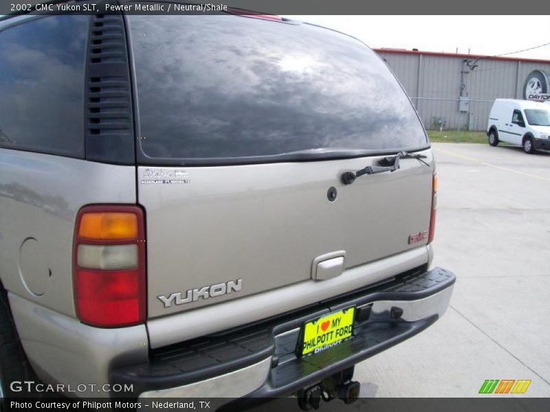 Pewter Metallic / Neutral/Shale 2002 GMC Yukon SLT