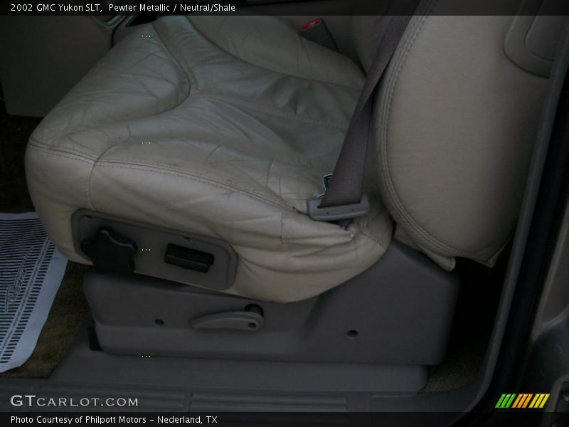Pewter Metallic / Neutral/Shale 2002 GMC Yukon SLT