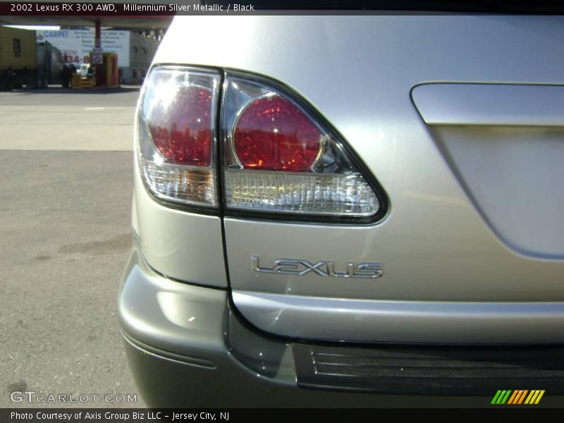 Millennium Silver Metallic / Black 2002 Lexus RX 300 AWD