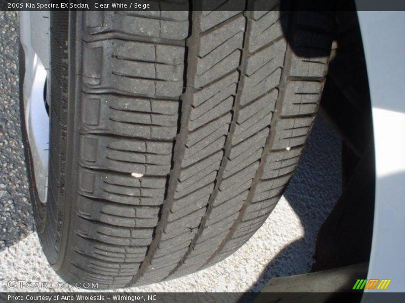 Clear White / Beige 2009 Kia Spectra EX Sedan