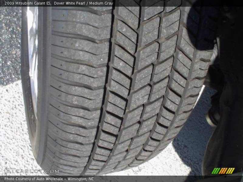 Dover White Pearl / Medium Gray 2009 Mitsubishi Galant ES