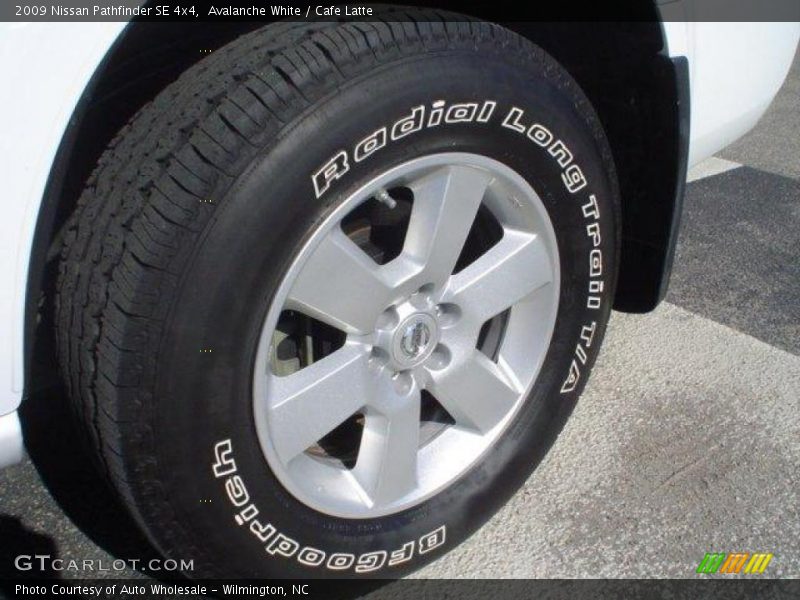Avalanche White / Cafe Latte 2009 Nissan Pathfinder SE 4x4