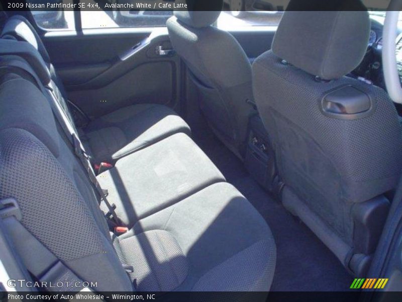 Avalanche White / Cafe Latte 2009 Nissan Pathfinder SE 4x4