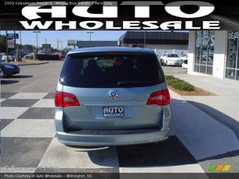Antigua Blue Metallic / Aero Grey 2009 Volkswagen Routan S
