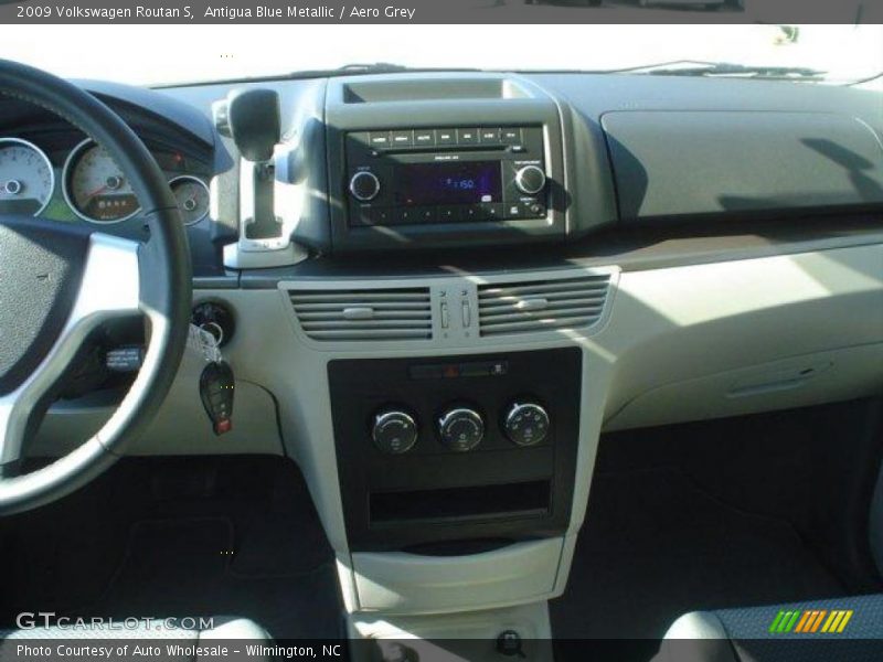 Antigua Blue Metallic / Aero Grey 2009 Volkswagen Routan S