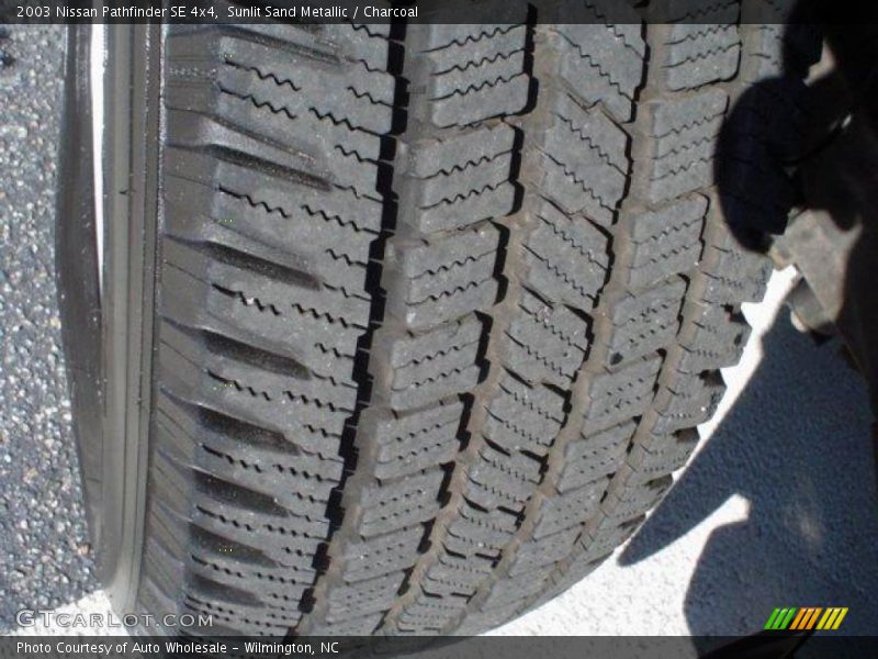 Sunlit Sand Metallic / Charcoal 2003 Nissan Pathfinder SE 4x4