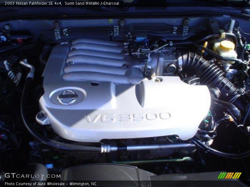 Sunlit Sand Metallic / Charcoal 2003 Nissan Pathfinder SE 4x4