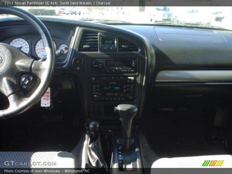 Sunlit Sand Metallic / Charcoal 2003 Nissan Pathfinder SE 4x4