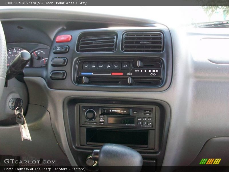 Polar White / Gray 2000 Suzuki Vitara JS 4 Door