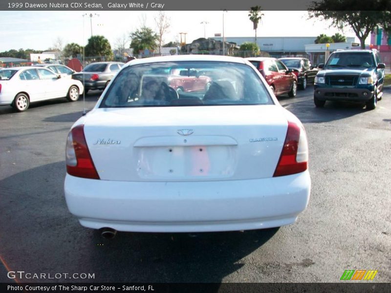 Galaxy White / Gray 1999 Daewoo Nubira CDX Sedan