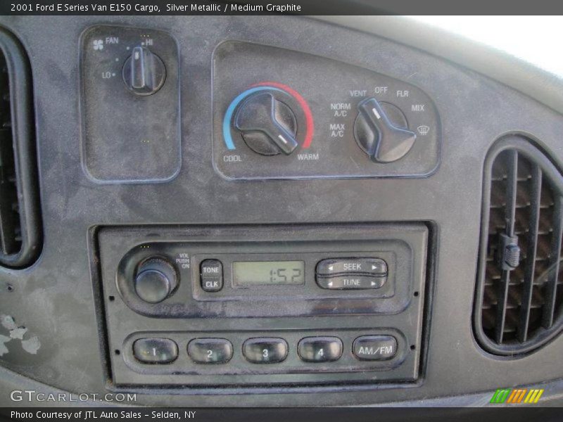 Silver Metallic / Medium Graphite 2001 Ford E Series Van E150 Cargo