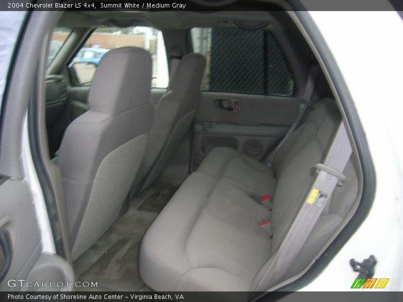 Summit White / Medium Gray 2004 Chevrolet Blazer LS 4x4