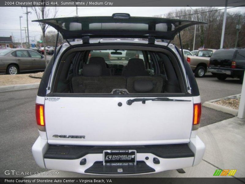 Summit White / Medium Gray 2004 Chevrolet Blazer LS 4x4