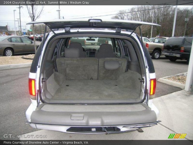 Summit White / Medium Gray 2004 Chevrolet Blazer LS 4x4