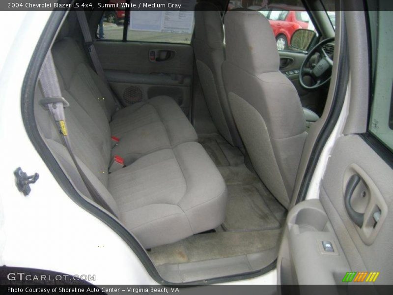 Summit White / Medium Gray 2004 Chevrolet Blazer LS 4x4