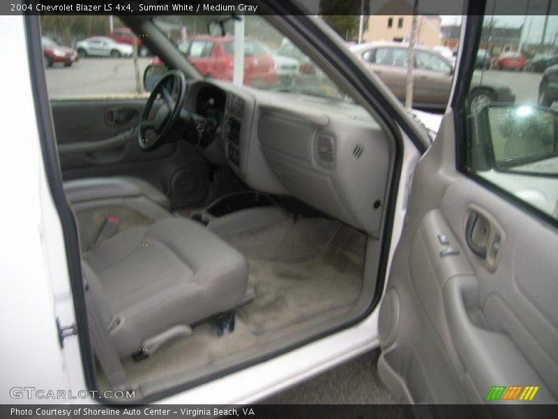 Summit White / Medium Gray 2004 Chevrolet Blazer LS 4x4