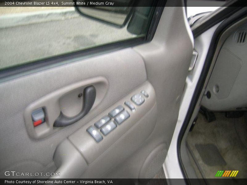 Summit White / Medium Gray 2004 Chevrolet Blazer LS 4x4