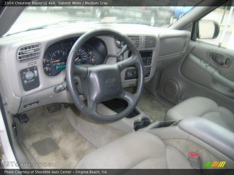 Summit White / Medium Gray 2004 Chevrolet Blazer LS 4x4