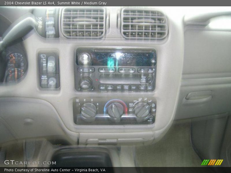 Summit White / Medium Gray 2004 Chevrolet Blazer LS 4x4