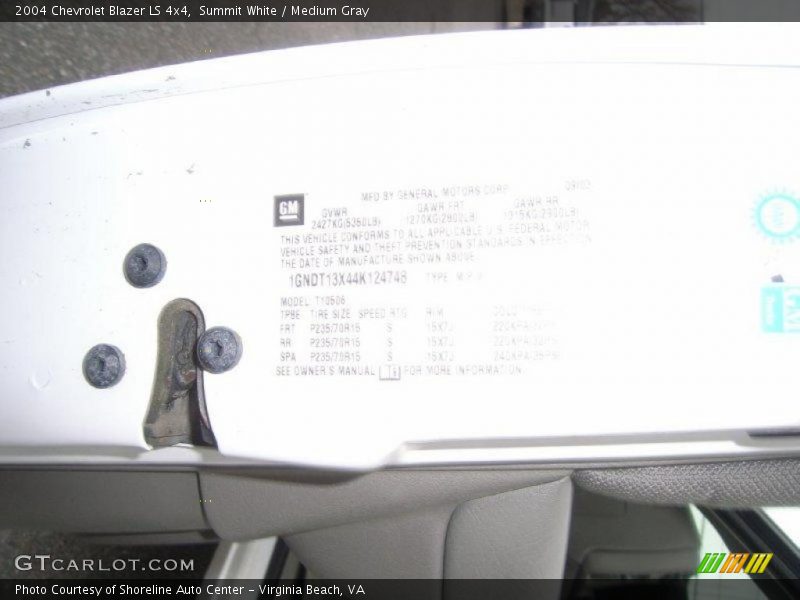 Summit White / Medium Gray 2004 Chevrolet Blazer LS 4x4