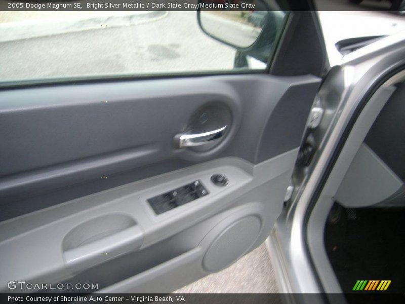 Bright Silver Metallic / Dark Slate Gray/Medium Slate Gray 2005 Dodge Magnum SE