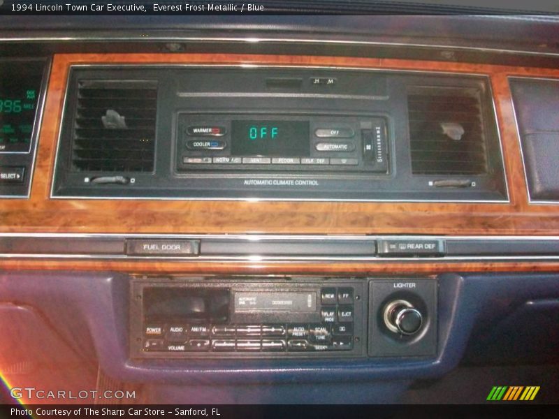 Everest Frost Metallic / Blue 1994 Lincoln Town Car Executive