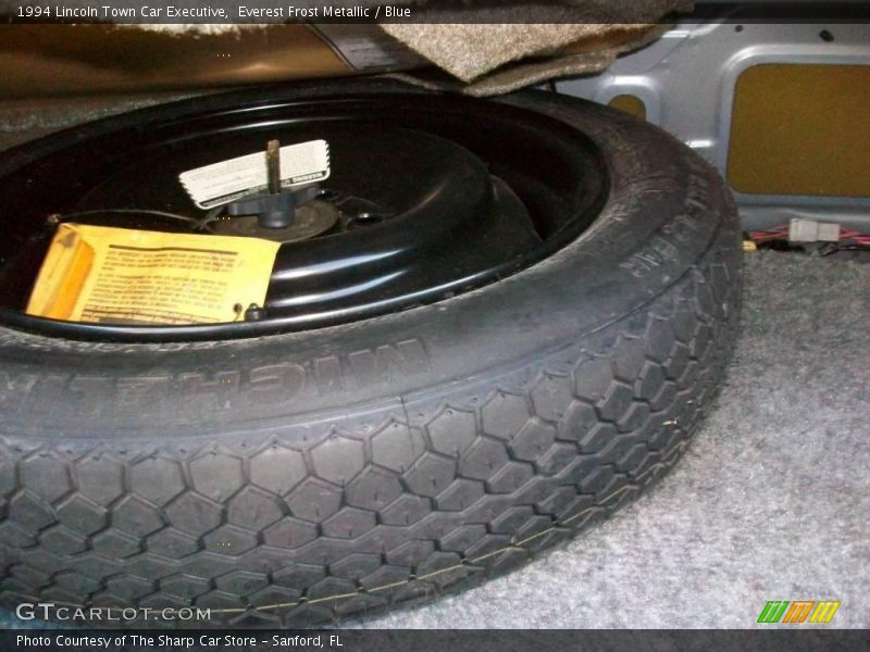 Everest Frost Metallic / Blue 1994 Lincoln Town Car Executive