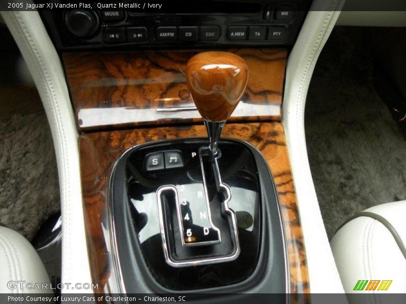 Quartz Metallic / Ivory 2005 Jaguar XJ Vanden Plas