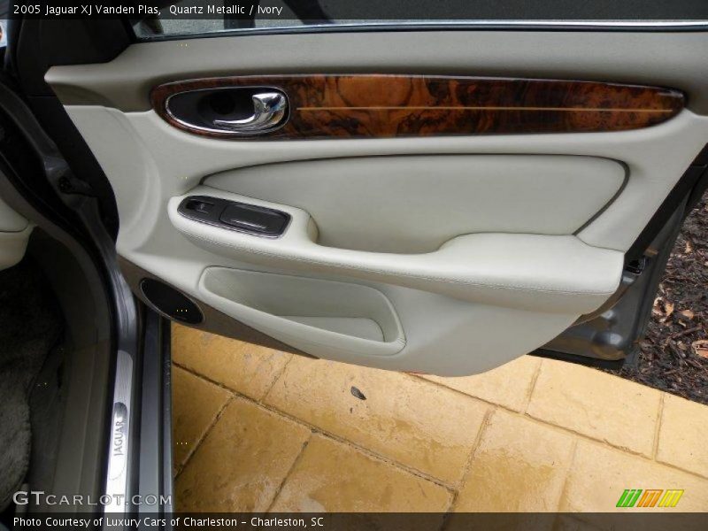 Quartz Metallic / Ivory 2005 Jaguar XJ Vanden Plas