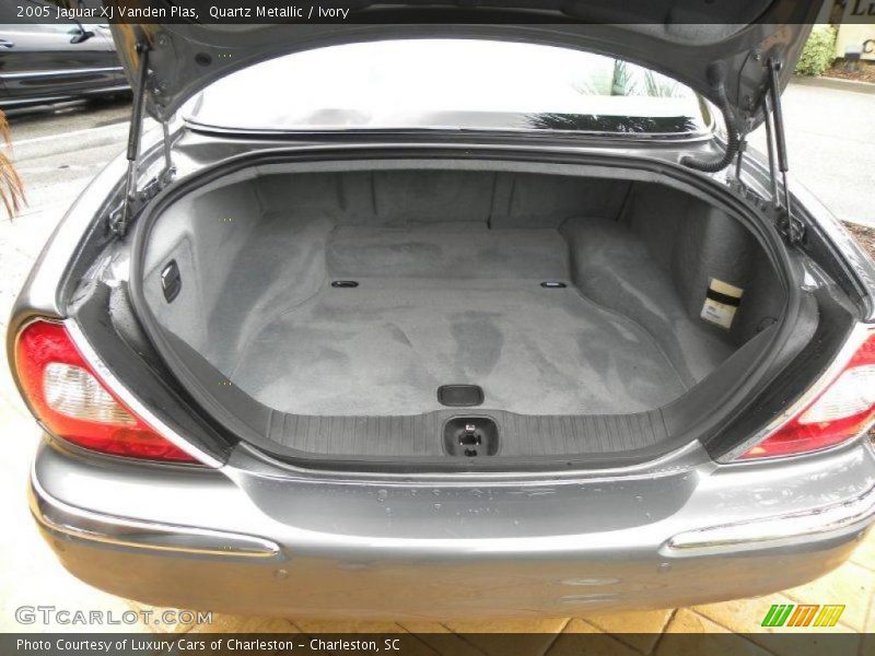Quartz Metallic / Ivory 2005 Jaguar XJ Vanden Plas