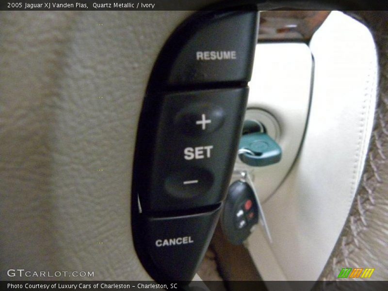 Quartz Metallic / Ivory 2005 Jaguar XJ Vanden Plas