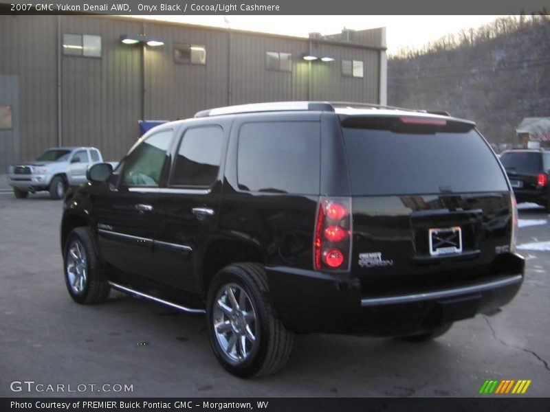 Onyx Black / Cocoa/Light Cashmere 2007 GMC Yukon Denali AWD