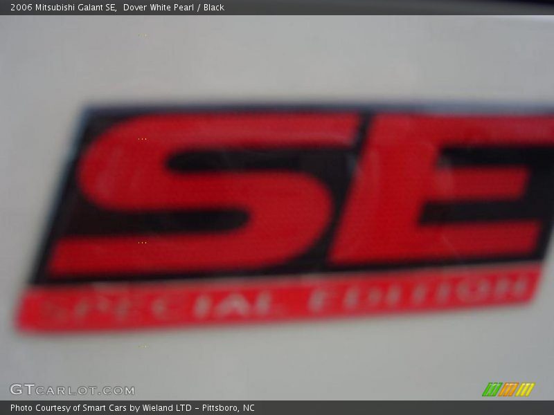 Dover White Pearl / Black 2006 Mitsubishi Galant SE