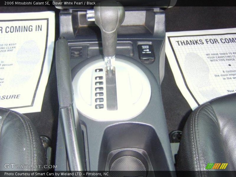Dover White Pearl / Black 2006 Mitsubishi Galant SE