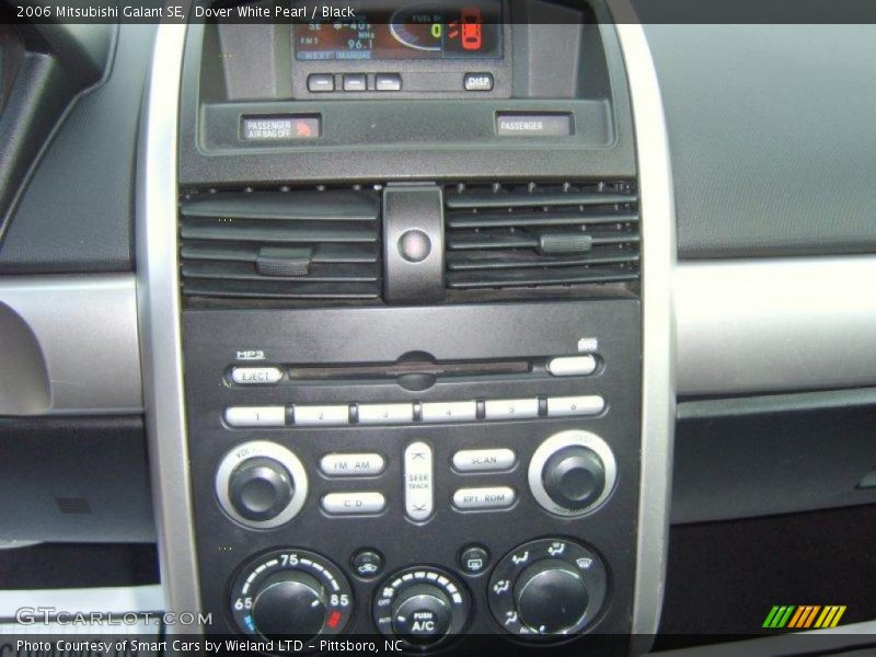 Dover White Pearl / Black 2006 Mitsubishi Galant SE