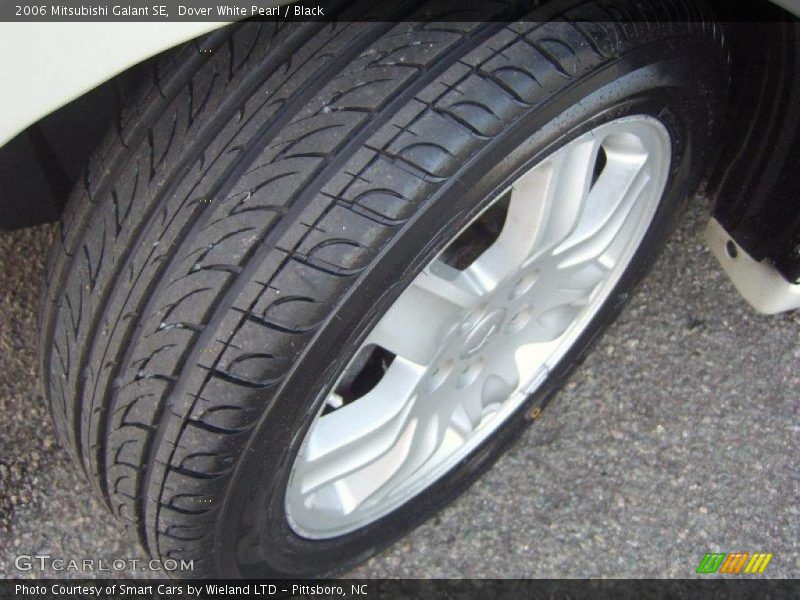 Dover White Pearl / Black 2006 Mitsubishi Galant SE