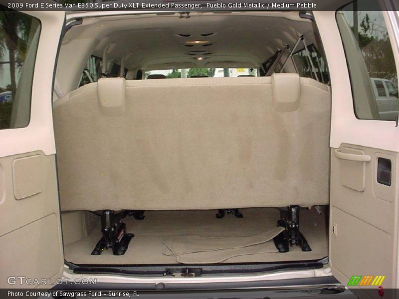 Pueblo Gold Metallic / Medium Pebble 2009 Ford E Series Van E350 Super Duty XLT Extended Passenger