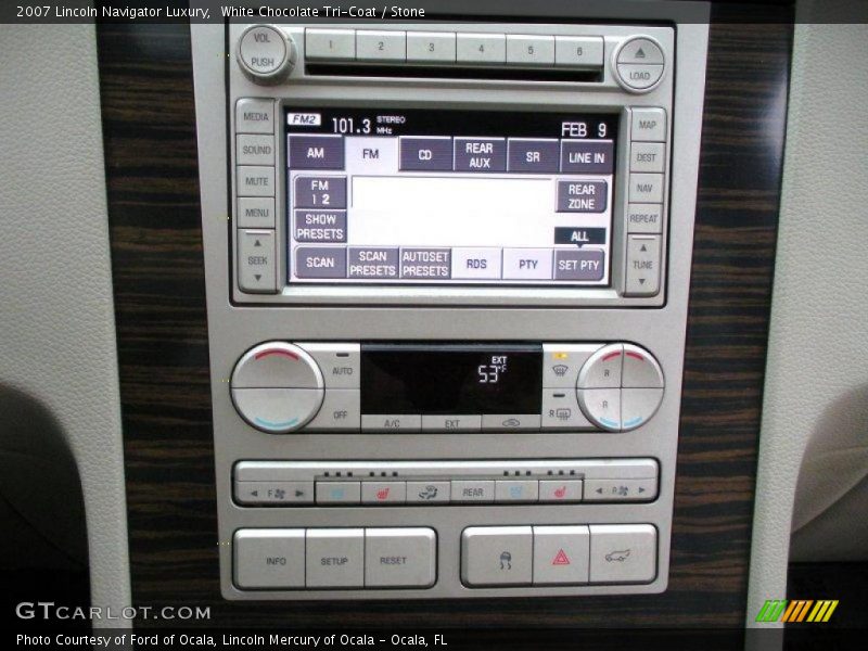 Controls of 2007 Navigator Luxury