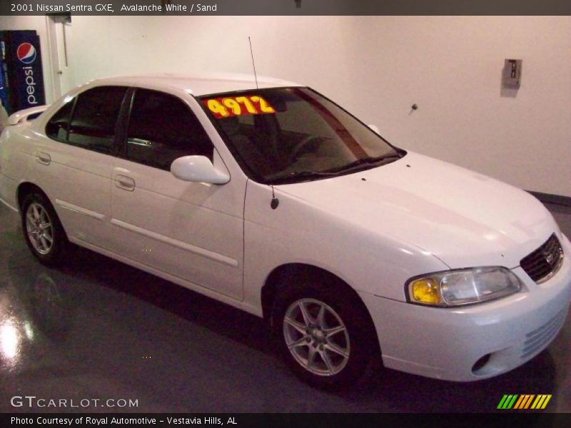 Avalanche White / Sand 2001 Nissan Sentra GXE