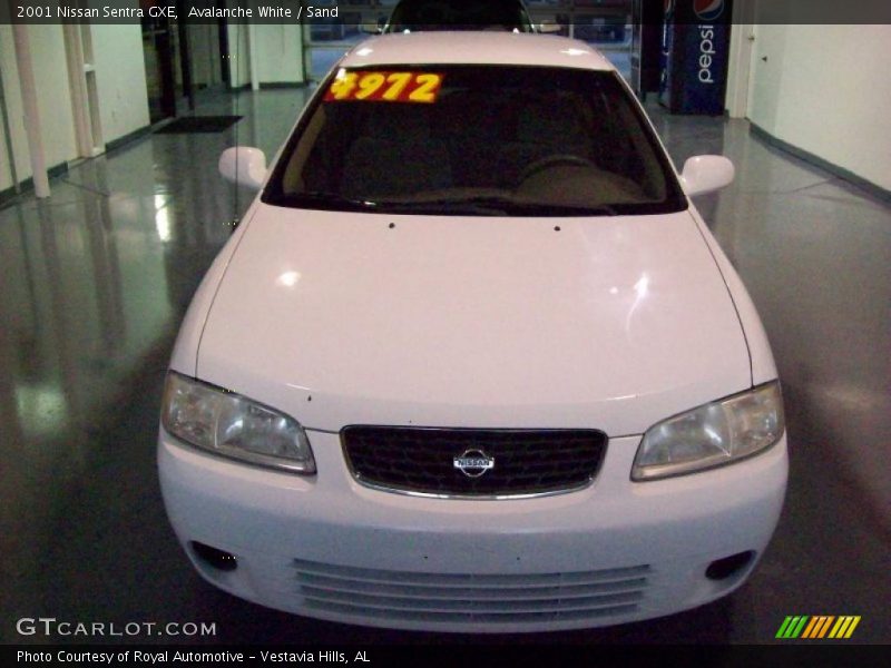 Avalanche White / Sand 2001 Nissan Sentra GXE